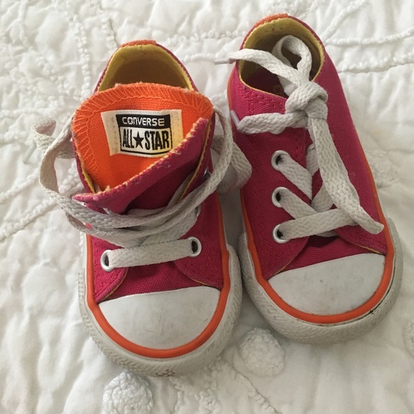 Converse! 💗🧡 - Picture 2 of 3